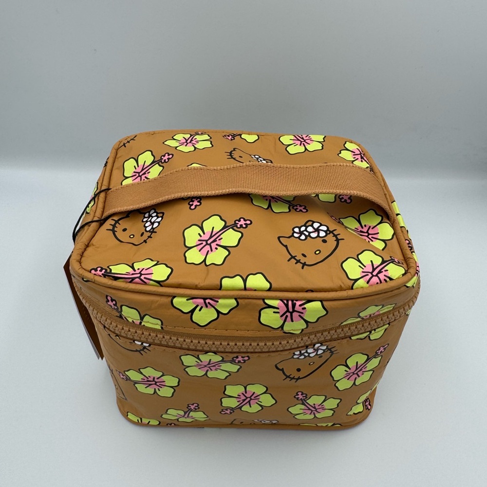 Aloha Collection x Hello Kitty Cabin Crew Kit & Mini Pouch - Picture 5 of 12